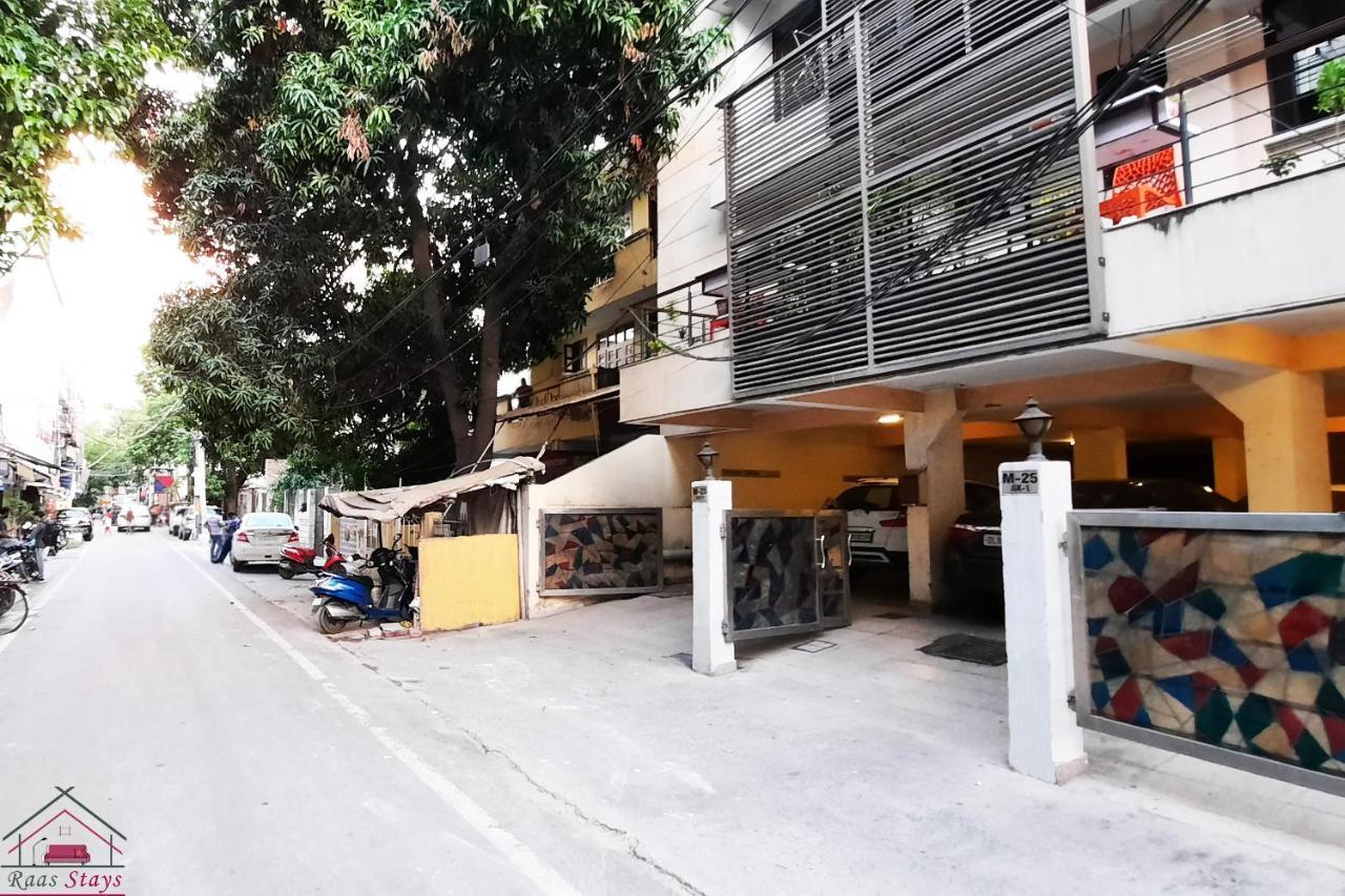 Spacious 1bhk Prime Location With 2 Restrooms 5 * New Delhi