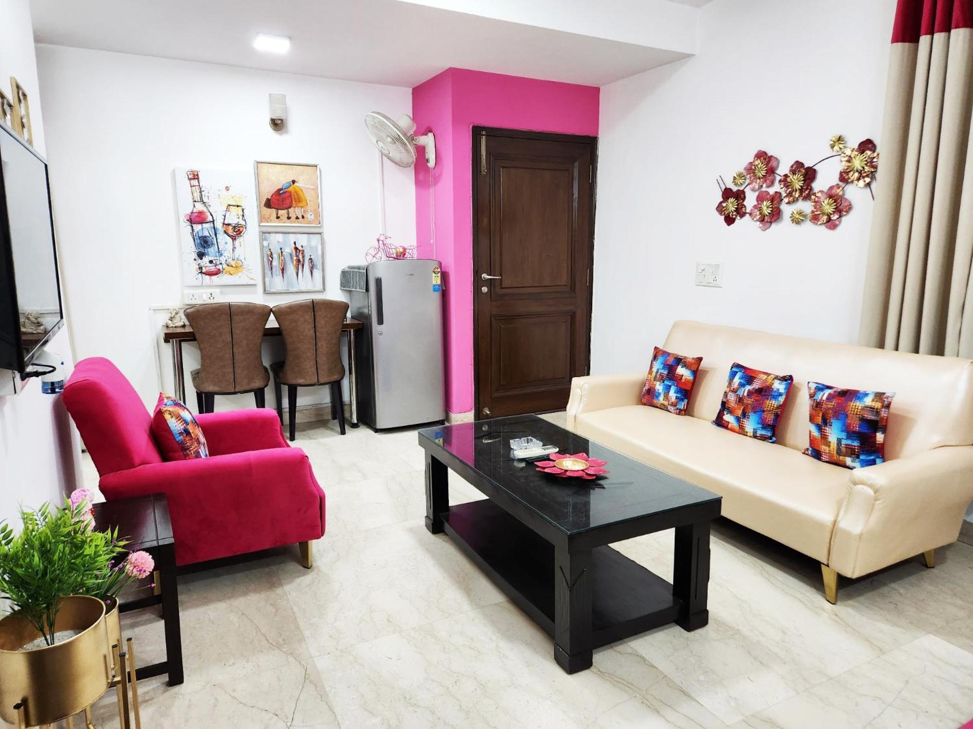 Spacious 1bhk Prime Location With 2 Restrooms 5 * New Delhi