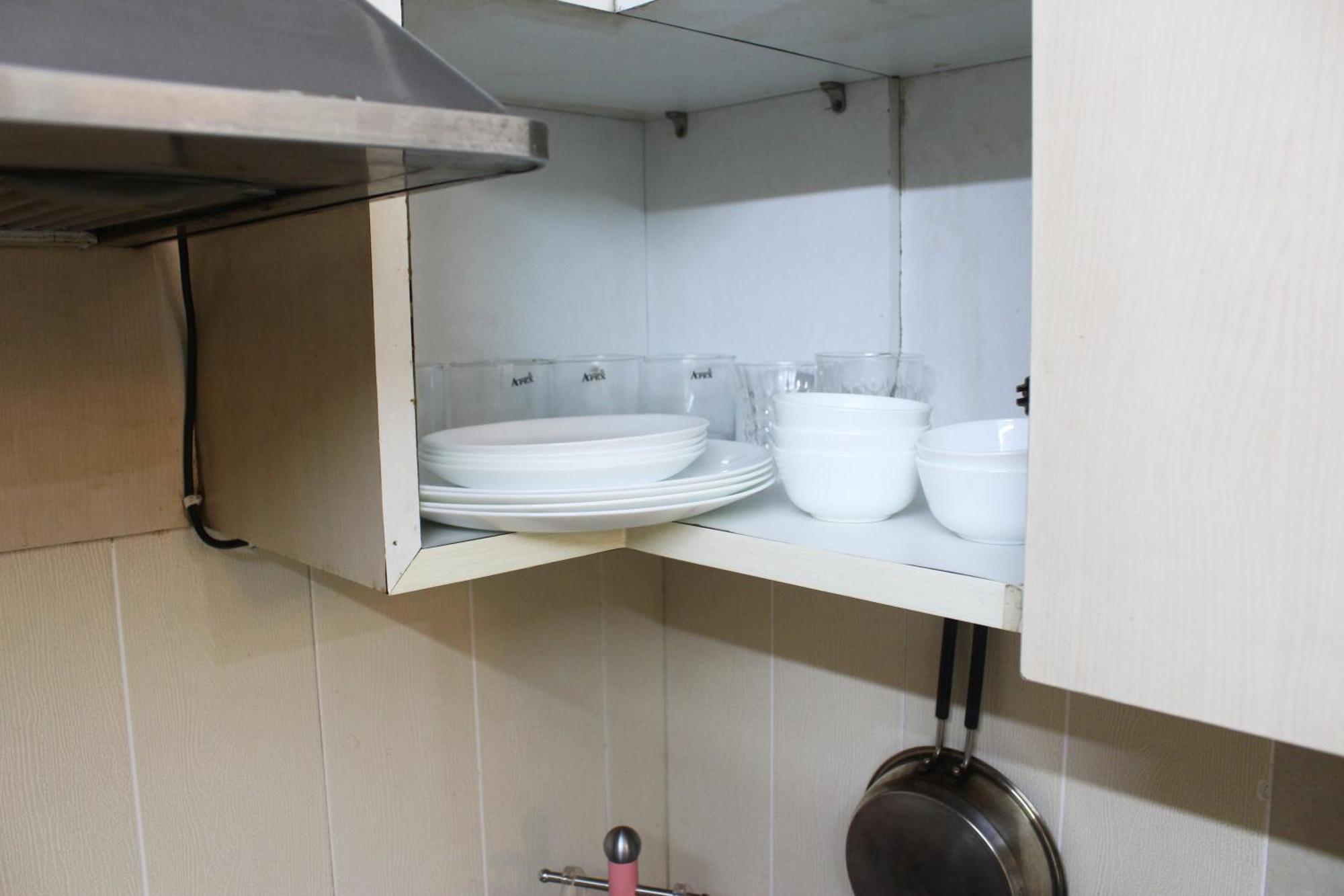 Spacious 1bhk Prime Location With 2 Restrooms 5 *