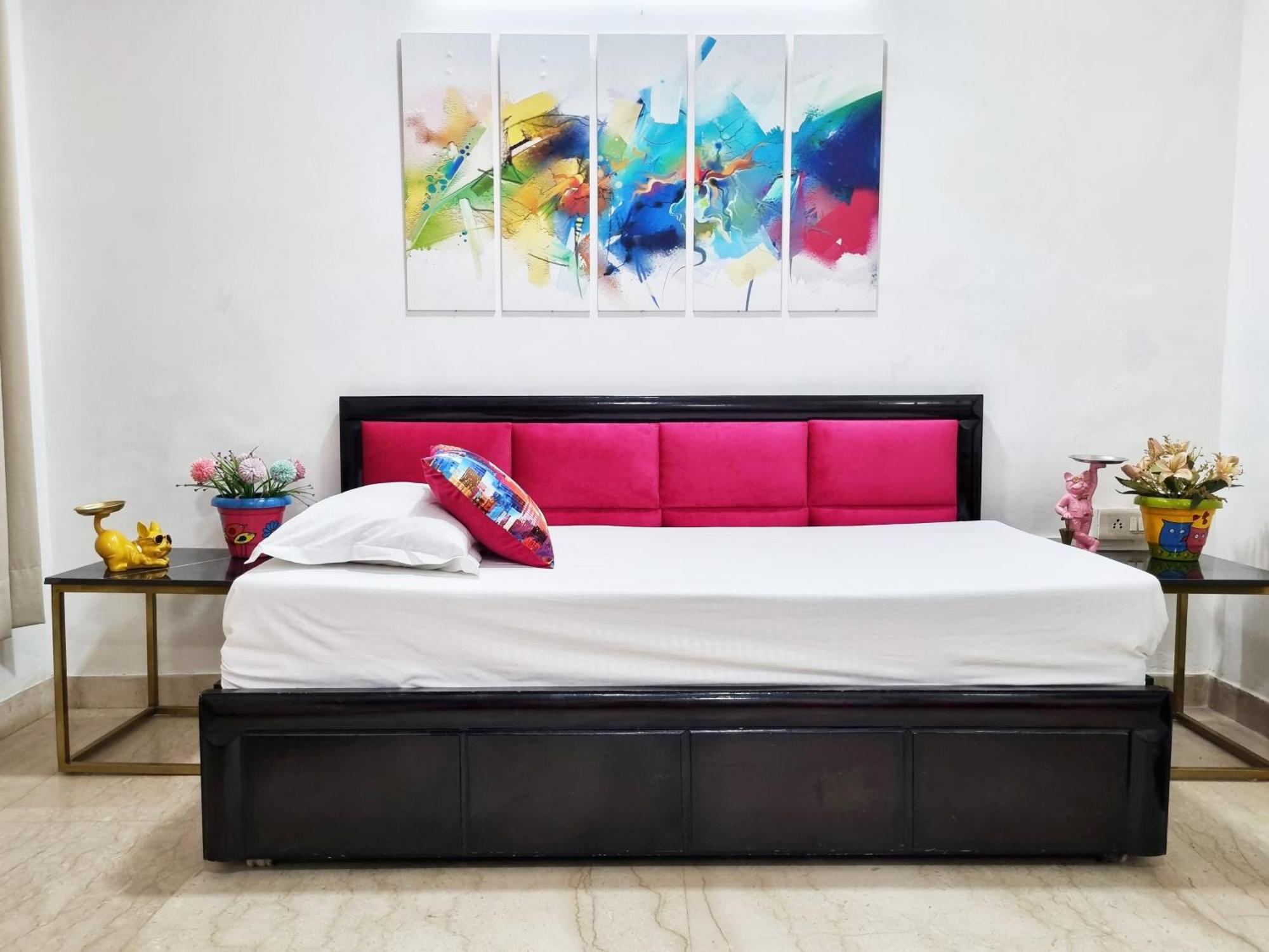 Spacious 1bhk Prime Location With 2 Restrooms 5 *